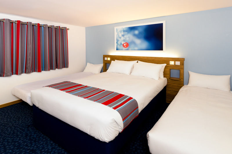 Travelodge Birmingham Central Broadway Plaza Exterior foto